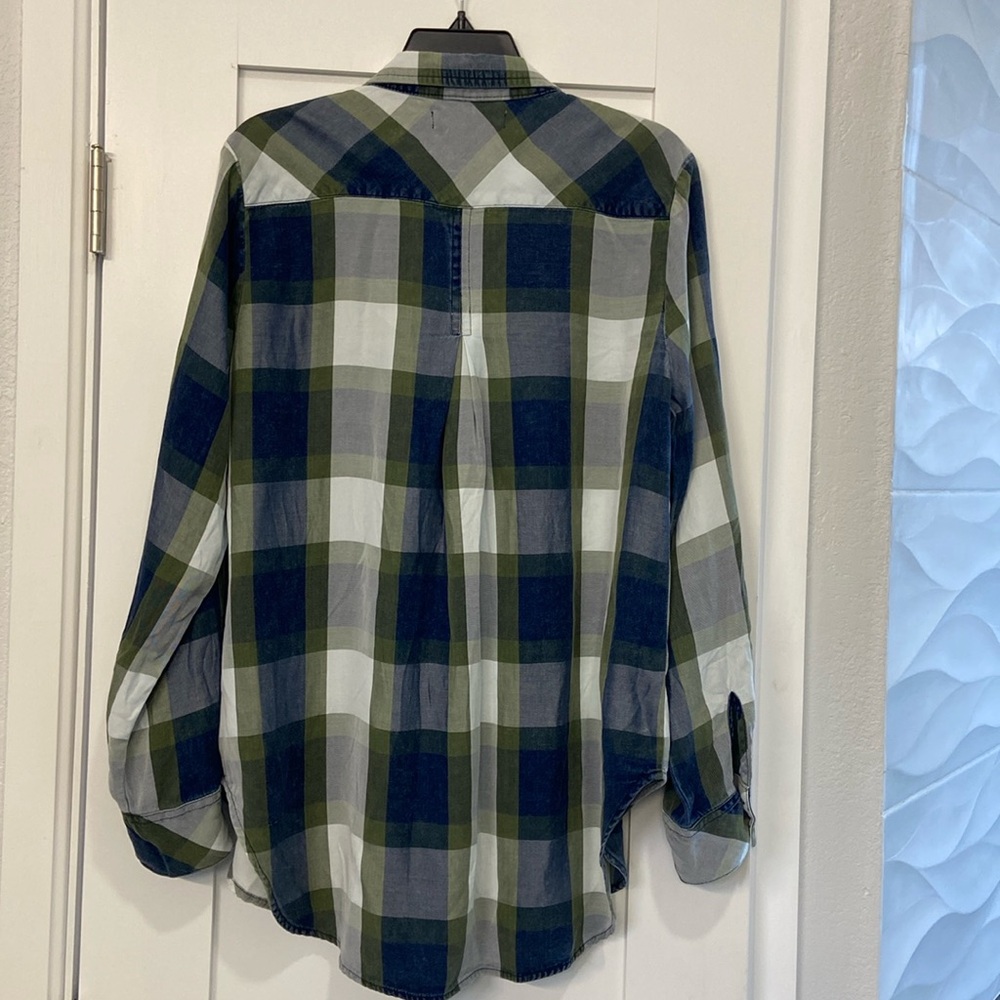 Luxuriously soft long sleeve button-down plaid shirt, Billy T brand, size L. - Picture 9 of 9